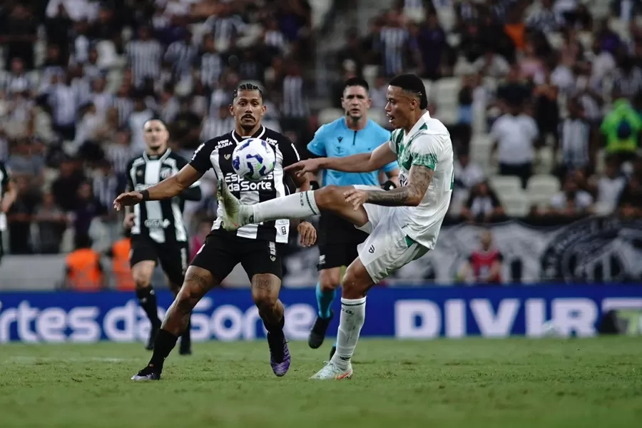 Juventude marca no fim, vence Ceará fora de casa e coloca Vasco no Z-4