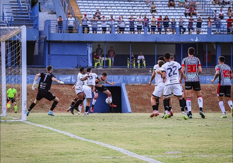 Anápolis vence o Botafogo-PB por 2 a 0, se livra do rebaixamento na Série C e elimina o time paraibano