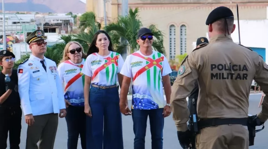 Prefeito Laurinho e esposa Geska participam de Desfile Cívico nas comemorações do Dia 7 de Setembro em Catolé do Rocha
