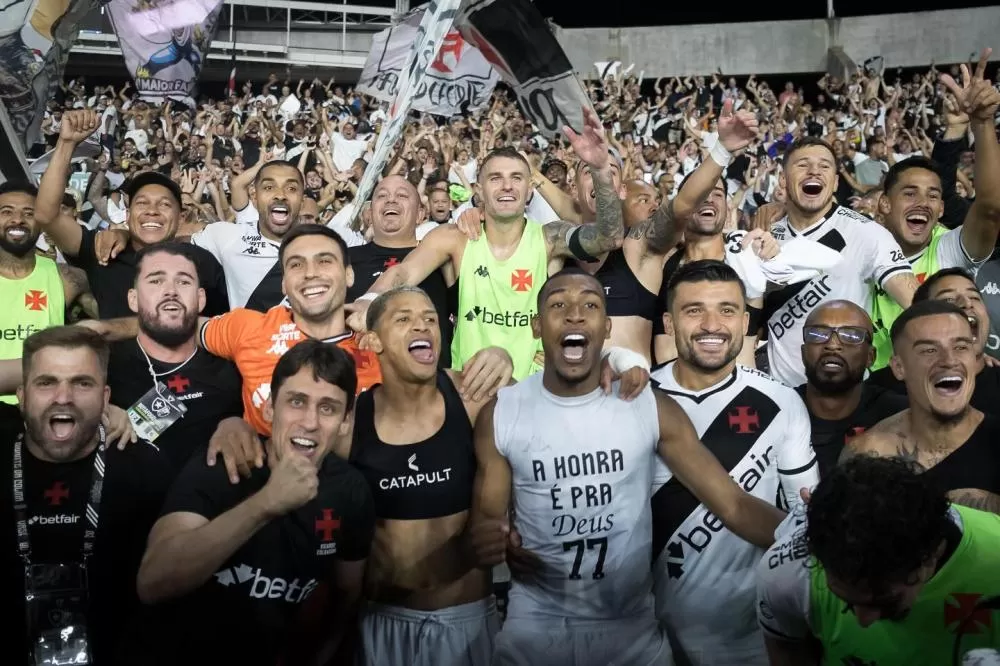 Léo Jardim defende cobrança de pênalti de Alex Telles, Vasco vence o Botafogo nos pênaltis e está na semifinal da Copa do Brasil