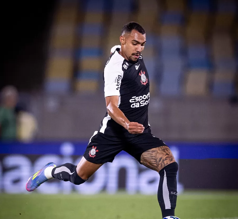Em jogo morno, Corinthians marca no segundo tempo e bate o Fluminense no Maracanã