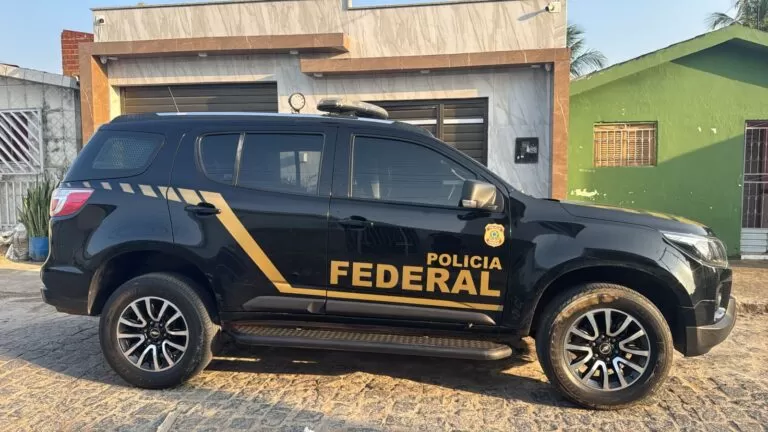 Polícia Federal cumpre mandados de busca em operação contra crime eleitoral em Cruz do Espírito Santo