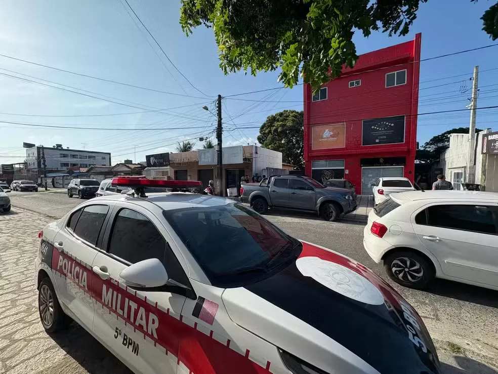 Mulher é morta com mais de 100 facadas na frente dos filhos, em joão Pessoa; suspeito do crime é o ex-marido