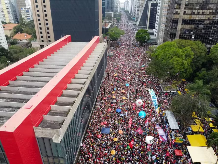 Tamanho de manifestações contra PEC da Blindagem e anistia assusta bolsonaristas