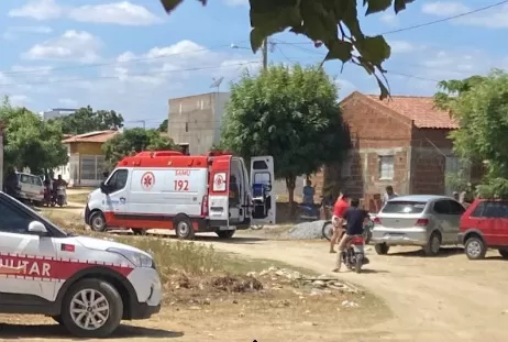 Homem é alvejado com disparos de arma de fogo enquanto estacionava seu veículo, na cidade de São Bento