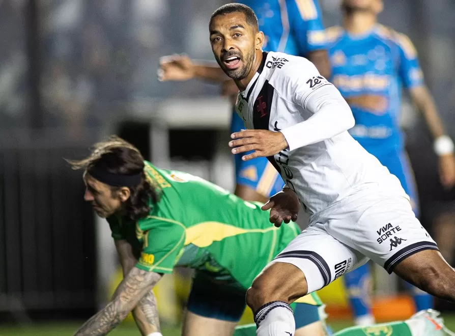 Vasco derrota o Cruzeiro com autoridade, engata segunda vitória seguida e respira no Brasileirão