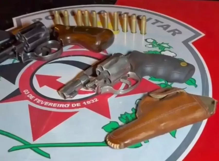 Dois homens são presos por porte ilegal de arma de fogo durante ação policial em Coremas