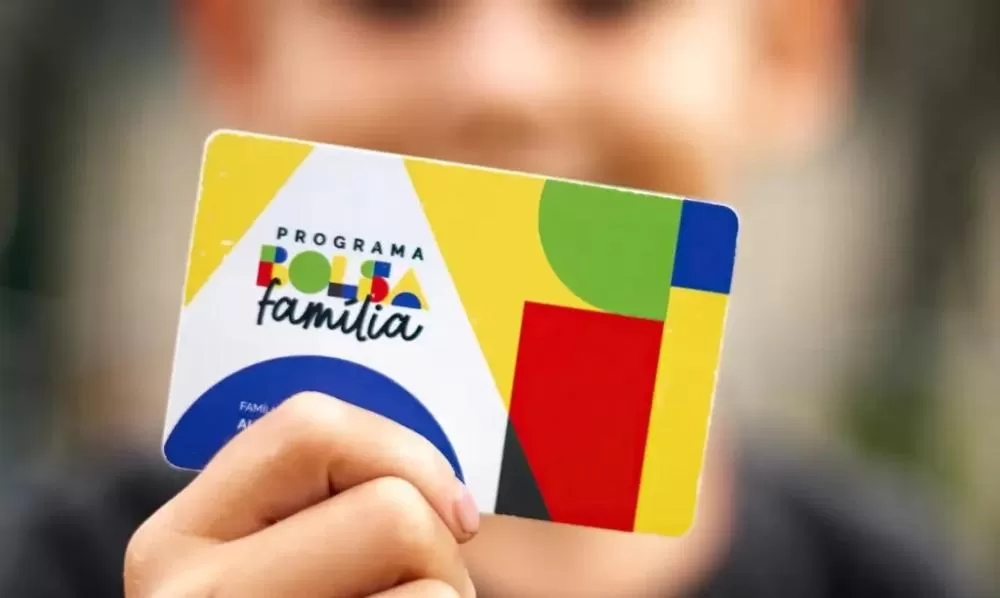 Governo proíbe beneficiários do Bolsa Família de realizar apostas em sites de bets; entenda