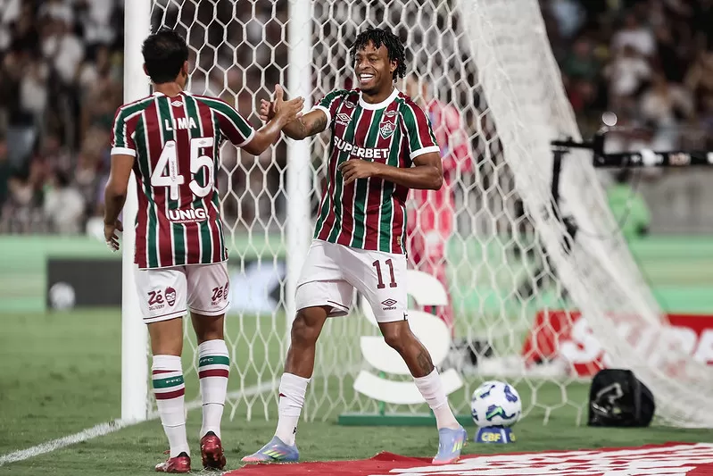 Fluminense domina o Atlético-MG e vence com facilidade no Maracanã