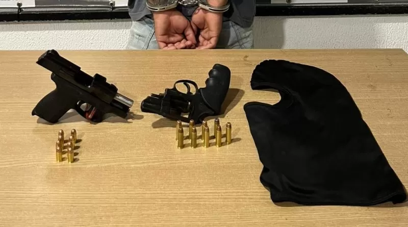 Polícia Militar apreende armas com homem que era procurado pela justiça por assassinatos na Capital 
