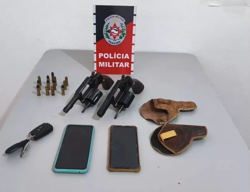 Polícia Militar prende dupla armada após perseguição na madrugada desta segunda (6), em Condado