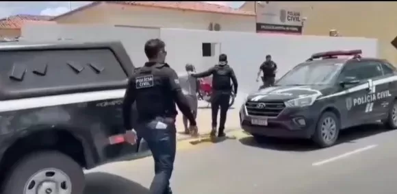 Polícia Civil apreende drogas e prende homem durante ação no bairro Pereiros, em Pombal