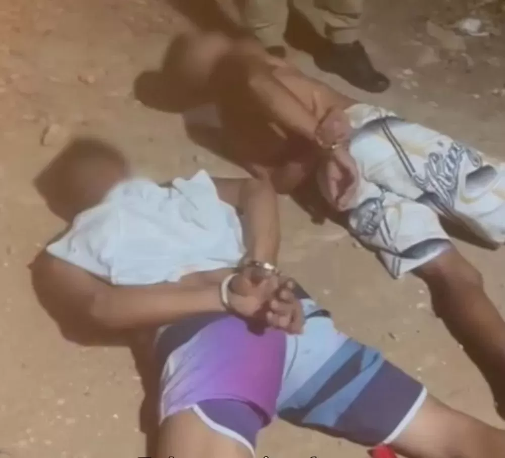 Polícia Militar prende dois irmãos após tentativa de homicídio em Piancó; arma de fogo foi apreendida