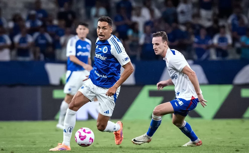 Cruzeiro passa sufoco, mas bate Fortaleza e volta a vencer no Brasileirão