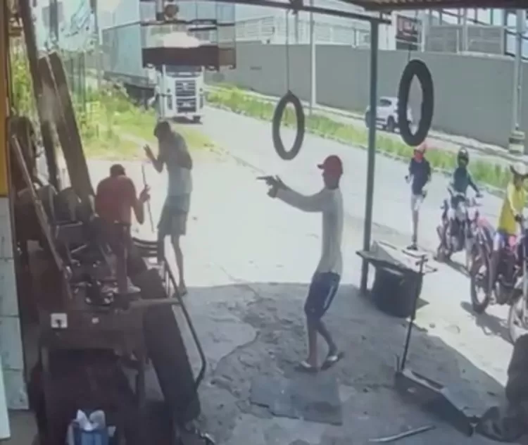 Homem é assassinado a tiros enquanto trabalhava em borracharia em João Pessoa