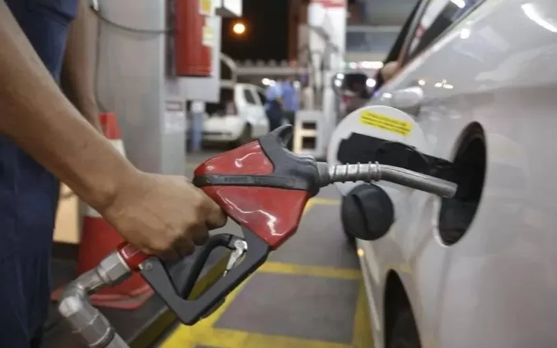 Petrobras reduz preço da gasolina em 4,9% a partir desta terça-feira (21)