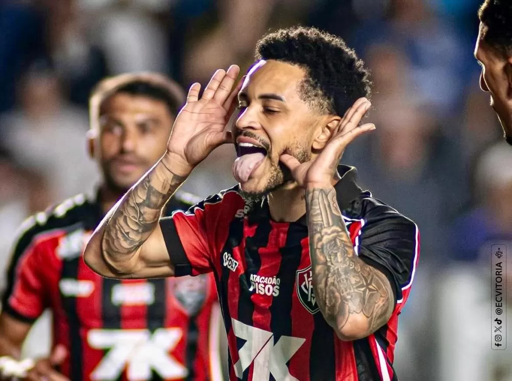 Zebra na Vila Belmiro, Vitória bate o Santos e embola briga contra o rebaixamento