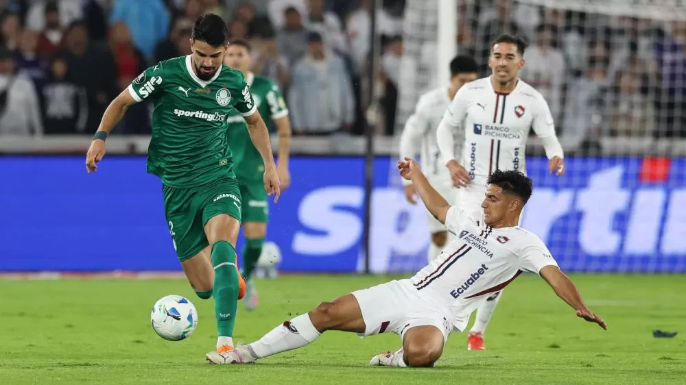 Palmeiras é atropelado pela LDU no primeiro tempo, leva três gols e se complica na Libertadores