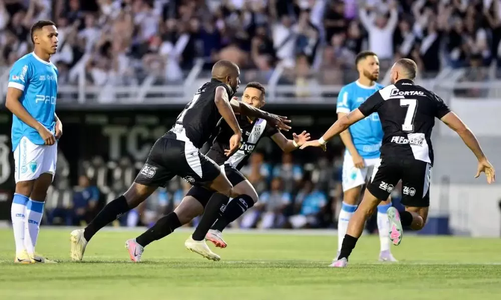 Com gols de Toró e Elvis, Ponte Preta vence o Londrina e conquista o título da Série C