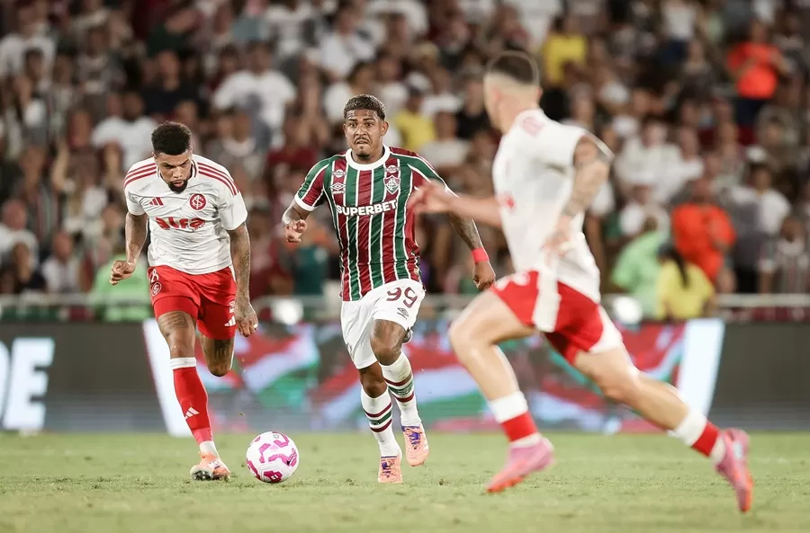 Fluminense vence o Inter e encosta na zona de classificação da Libertadores