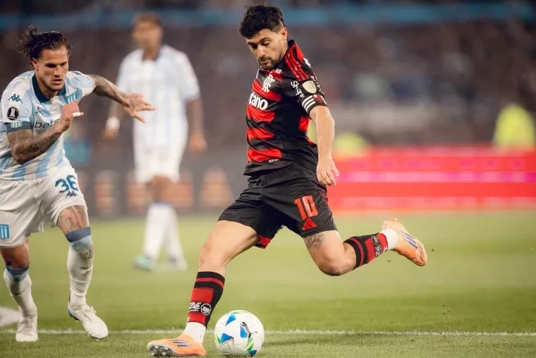 Flamengo resiste à pressão do Racing, segura empate e é finalista da Libertadores