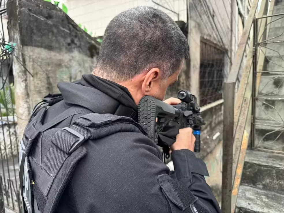 Mais de 30 suspeitos são presos na Bahia em operação policial contra o Comando Vermelho