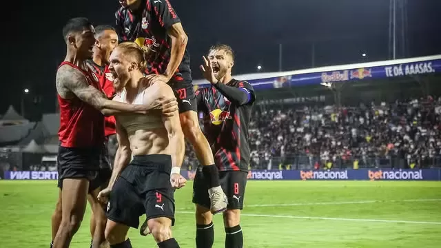 Bragantino vence o Corinthians com gol no fim em partida marcada por polêmicas de arbitragem 