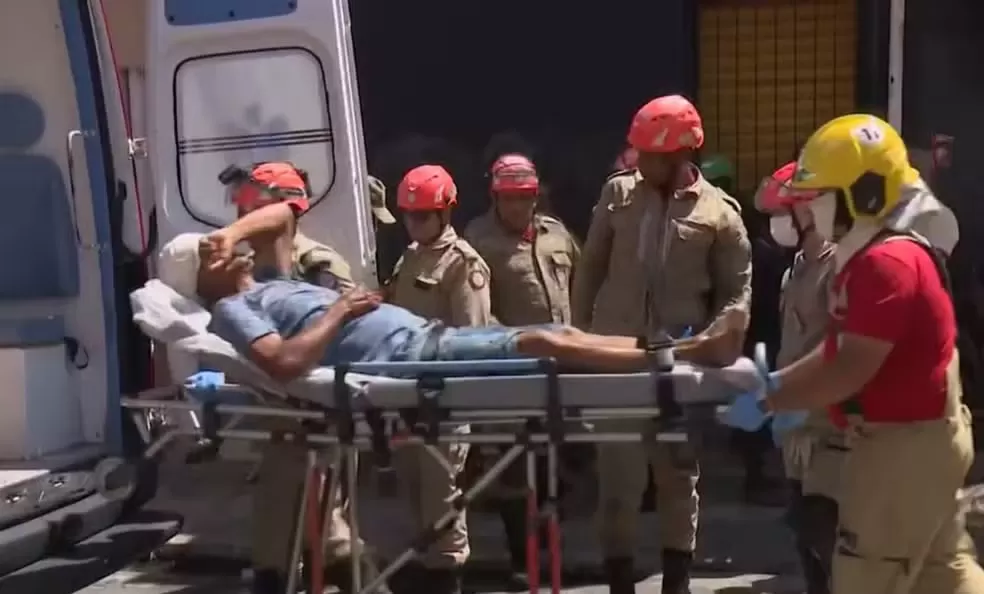 Idoso é atingido por 'voadora' na cabeça e desmaia durante protesto contra violência policial, em João Pessoa