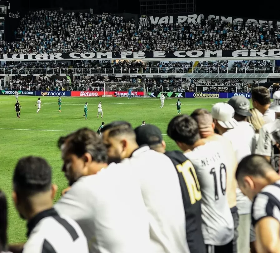 Santos vence o clássico com gol no fim, sai do Z-4 e tira o Palmeiras da liderança