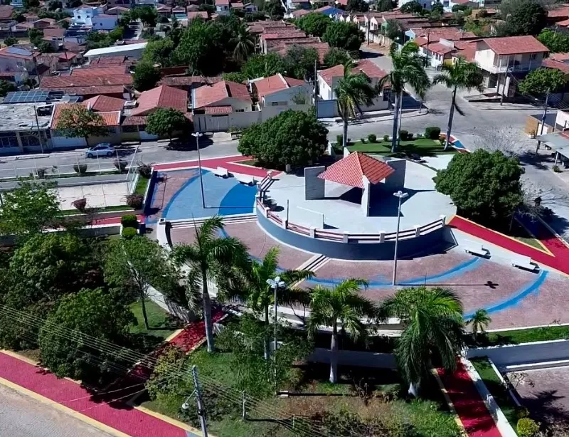 Trabalhos de revitalização da Praça Dix-Sept Rosado, no bairro Natanael Maia, em Catolé do Rocha seguem avançados