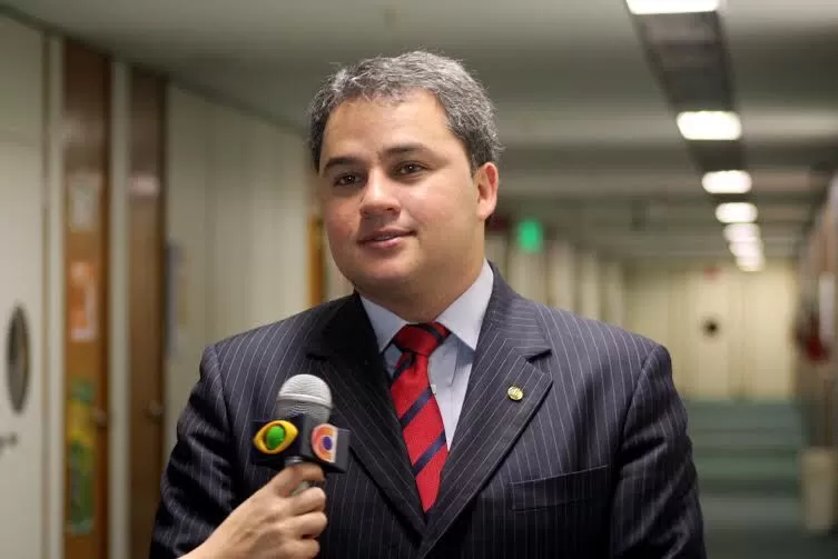 Efraim Filho revela que conversas com os Cunha Lima estão adiantadas e que diálogo segue aberto