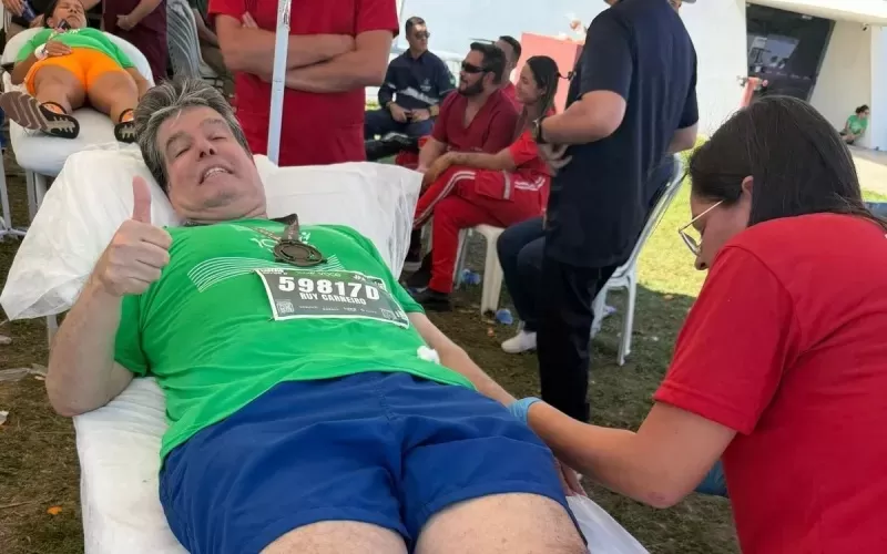 Após mal-estar e ser socorrido em corrida de rua, deputado Ruy Carneiro emite nota e diz estar bem