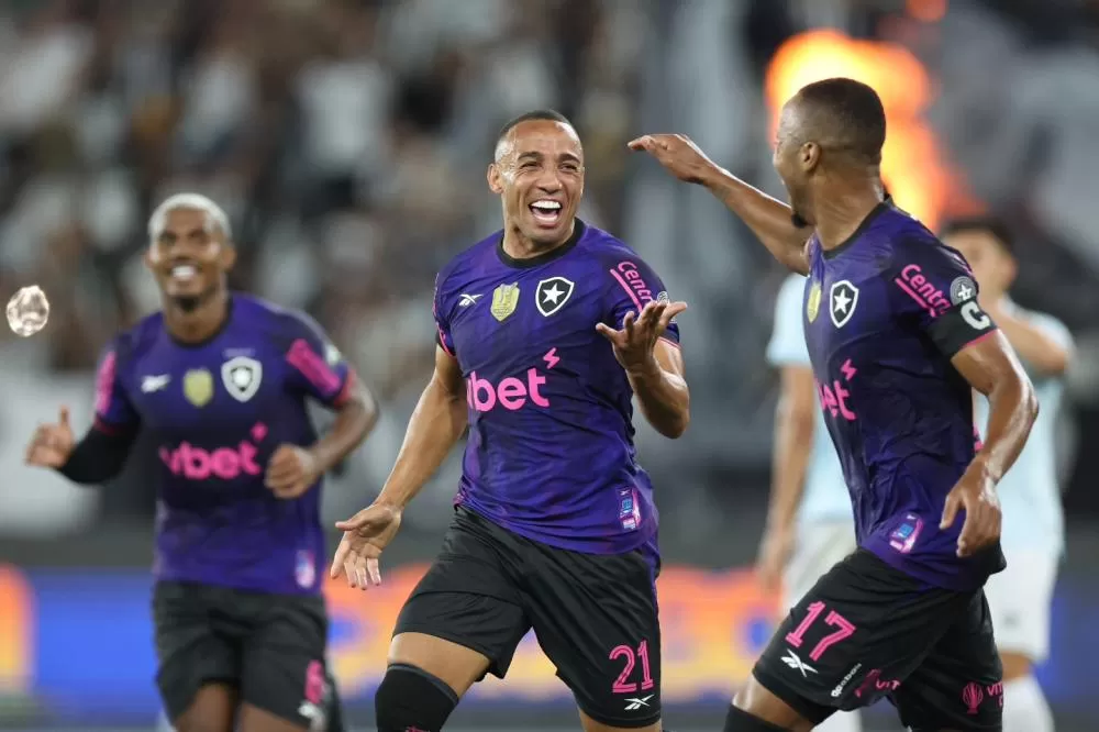 Em jogo movimentado, Botafogo vence o Grêmio e se garante na Libertadores 2026