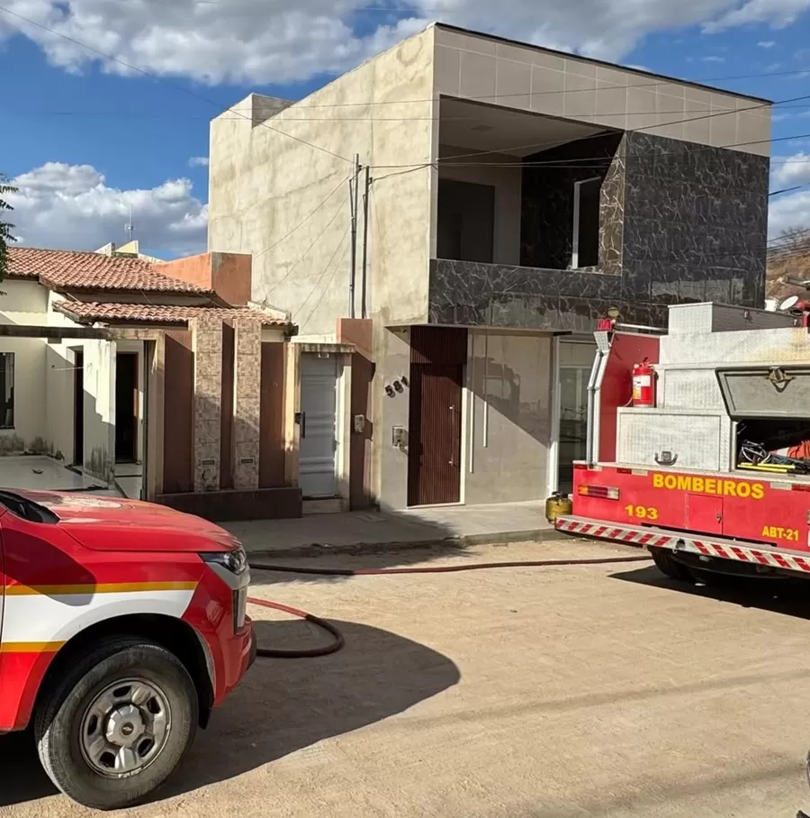 Incêndio atinge residência após vazamento de gás na tarde desta quarta-feira (26), na cidade de São Bento