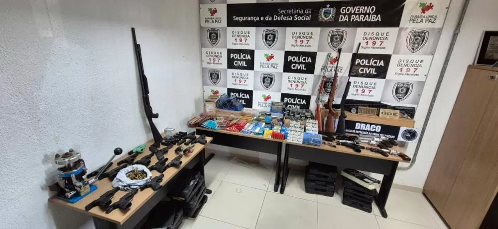 Operação investiga acesso de faccionados a clube de tiro na PB; 33 armas e 5 mil munições são apreendidas