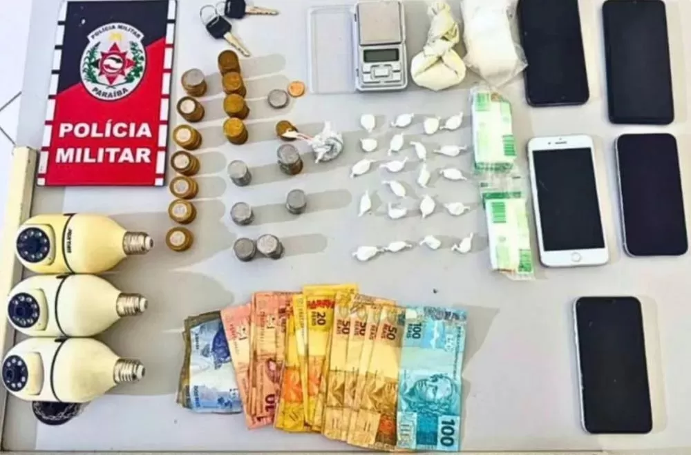Polícia Militar conduz indivíduo por tráfico de entorpecentes no Centro de São Bento, Sertão da Paraíba