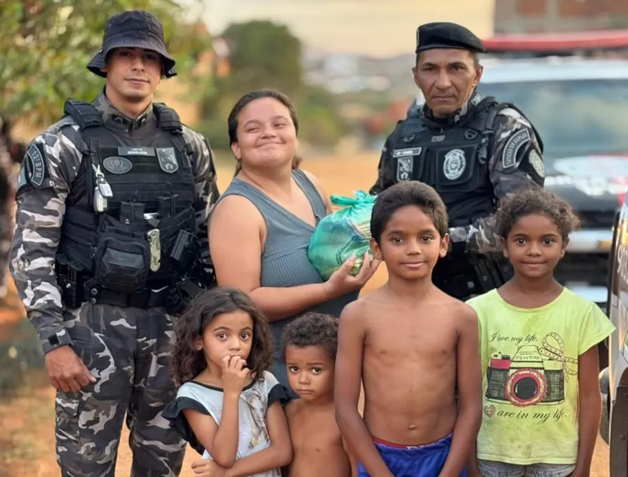 Operação PM Solidária – 12º BPM realiza entrega de sextas básicas a famílias carentes, em catolé do Rocha