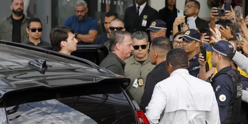 Jair Bolsonaro tem alta hospitalar e volta a cumprir pena na sede da Polícia Federal