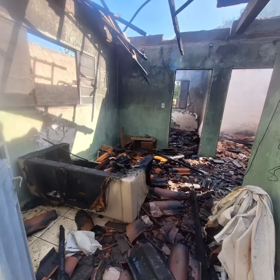 Incêndio destrói residência em Sousa e levanta suspeita de ação criminosa