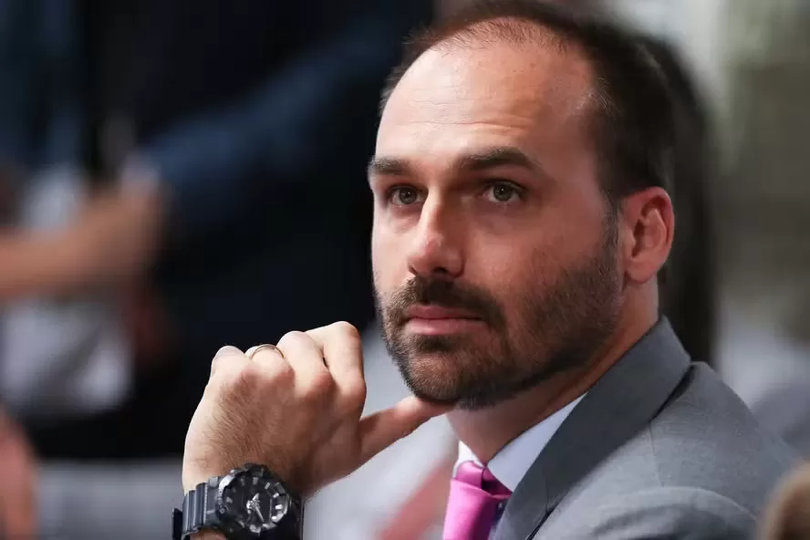 PF determina retorno imediato de Eduardo Bolsonaro ao cargo de policial federal