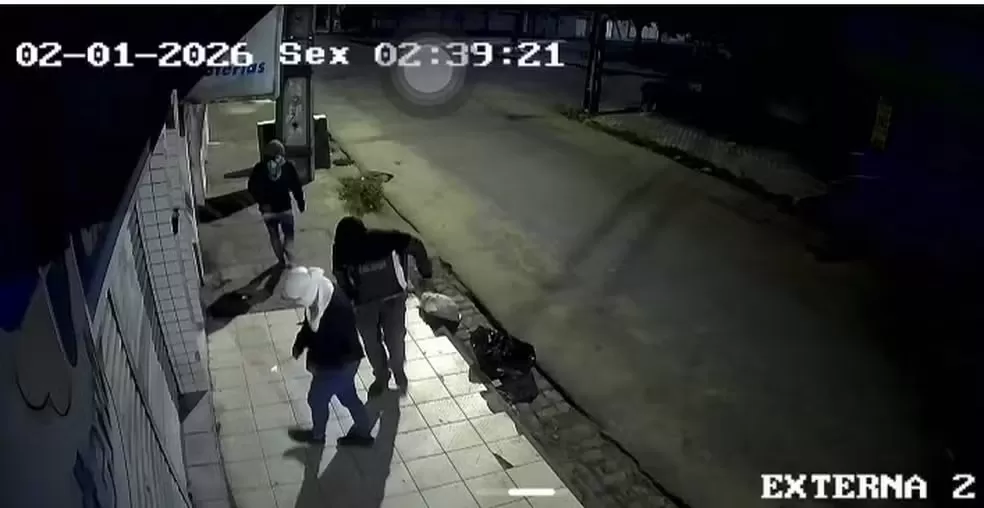 Trio é suspeito de arrombar casa lotérica e roubar mais de R$ 12 mil, em Campina Grande 