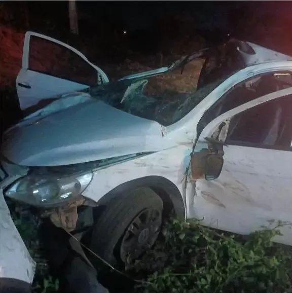 Grave acidente na noite deste sábado (3), envolvendo carro e cavalo deixa dois feridos na PB-393, no Alto sertão da Paraíba
