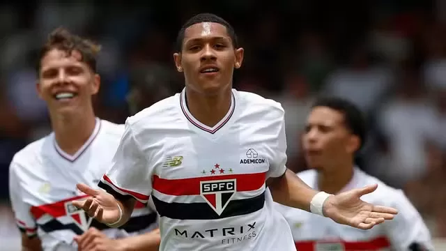 São Paulo vence Maruinense na estreia da Copinha com direito a gol olímpico