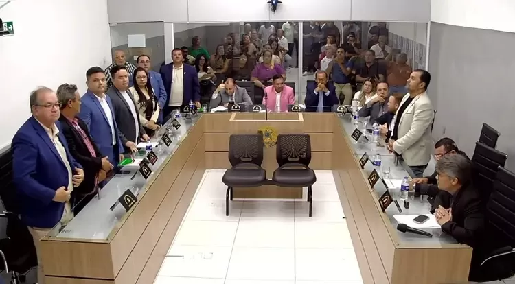 Câmara de Santa Rita aprova lei e vereador preso poderá participar de sessões e votar projetos