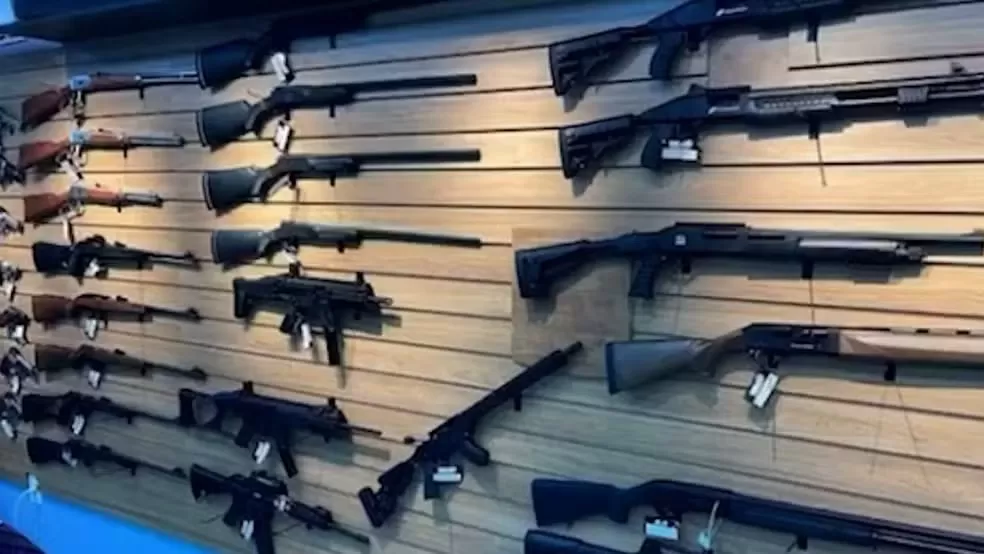 Suspeitos invadem clube de tiro, furtam 50 armas de fogo e mais de 3 mil munições, no Agreste da Paraíba