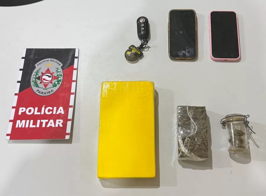 Polícia Militar prende casal suspeito de tráfico e apreende drogas durante blitz na noite desta sexta (16), em Brejo do Cruz