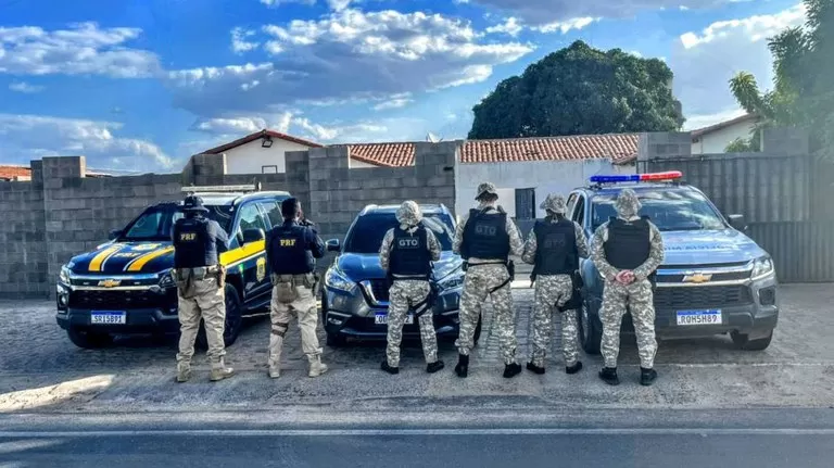 Ação conjunta da PRF e PMRN recupera veículo roubado e prende homem por receptação em Jardim de Piranhas (RN)