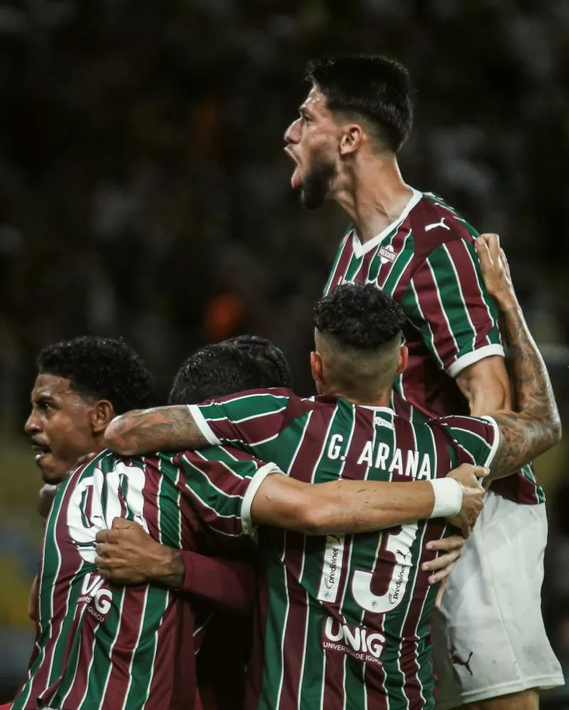 Fluminense vence Flamengo, assume liderança do grupo e complica rival