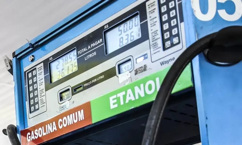 Petrobras reduz preço da gasolina em 5,2% para distribuidoras a partir desta terça-feira (27)