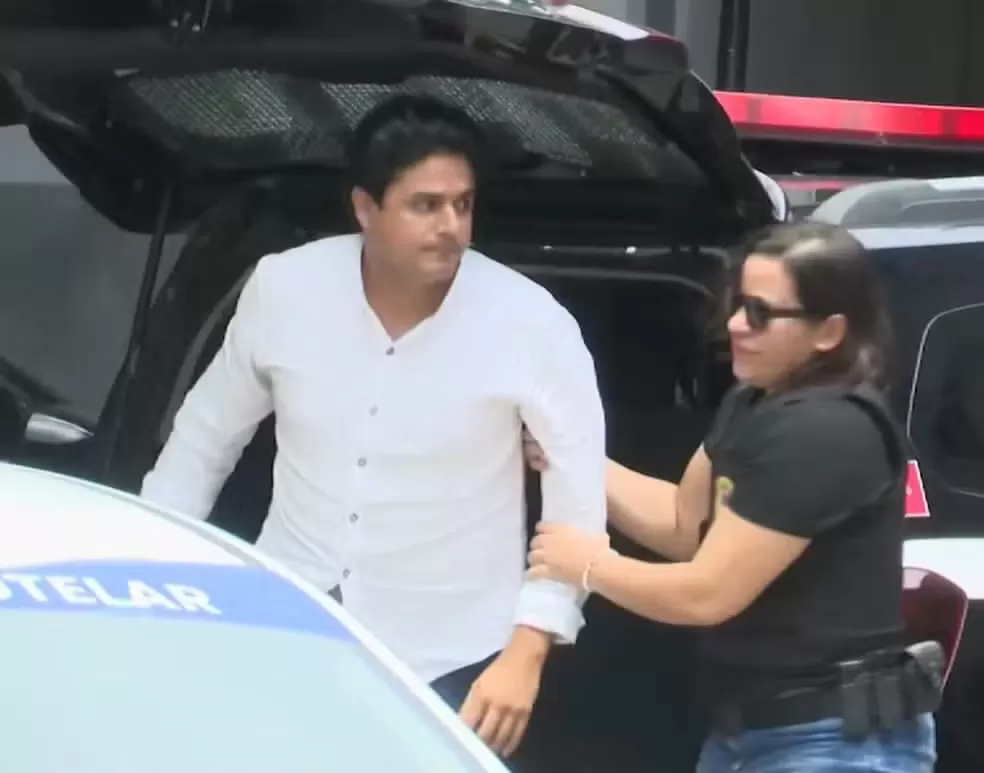 Cantor paraibano João Lima, preso por agredir ex-esposa, vai para presídio após audiência de custódia
